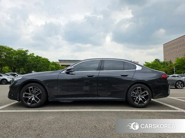 BMW 5 Series (G60) 2025 Серый из Кореи