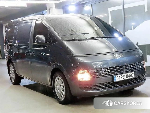 Hyundai Staria 2023 Серебристо-серый из Кореи