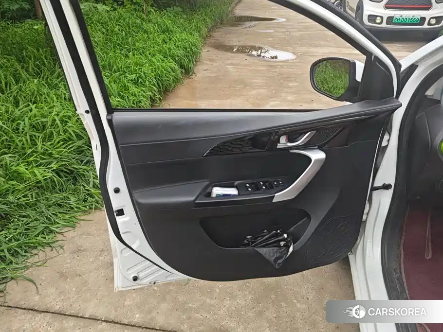 Chang'an Benben E-Star 2021 Белый из Китая