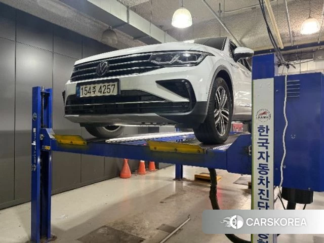 Volkswagen Tiguan second Generation 2022 Белый из Кореи