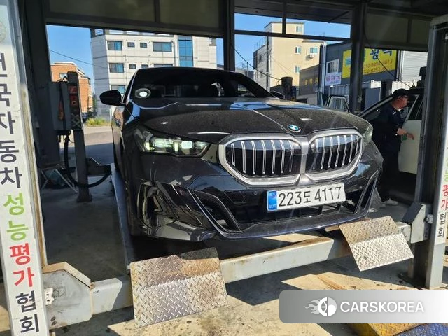 BMW 5 Series (G60) 2025 Черный из Кореи