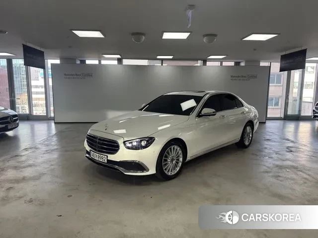 Mercedes-Benz E-Class W213 2023 Белый из Кореи