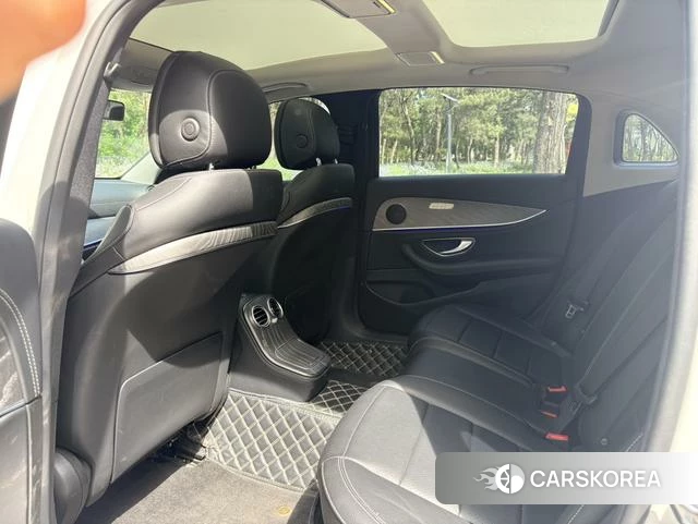 Mercedes-Benz E-class 2023 Белый из Китая