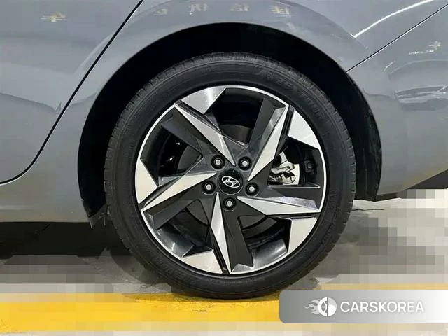 Hyundai Elantra 2022 Темно-серый из Китая