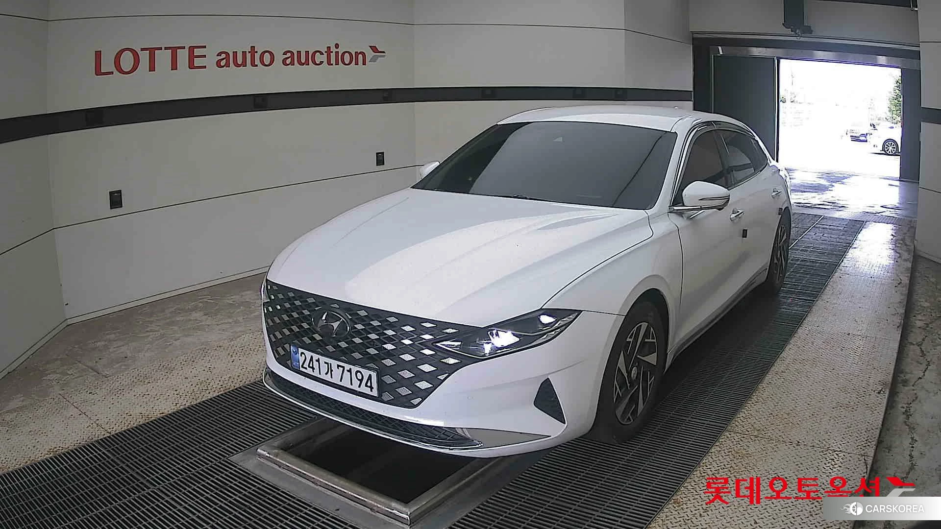 Hyundai Grandeur Hybrid 2023 Белый из Кореи