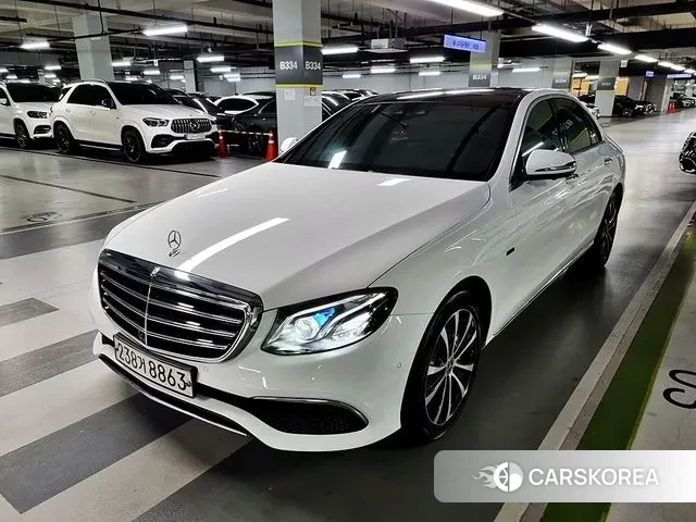 Mercedes-Benz E-Class W213 2019 Белый из Кореи