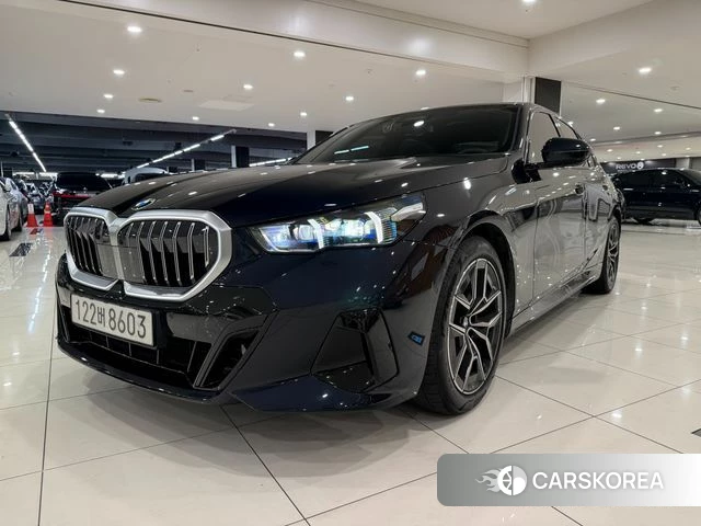 BMW 5 Series (G60) 2025 Черный из Кореи