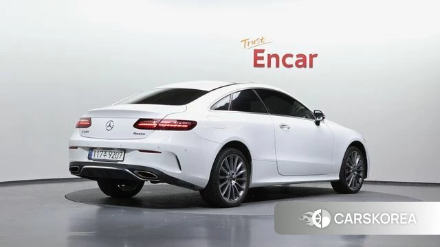 Mercedes-Benz E-Class W213 2021 Белый из Кореи