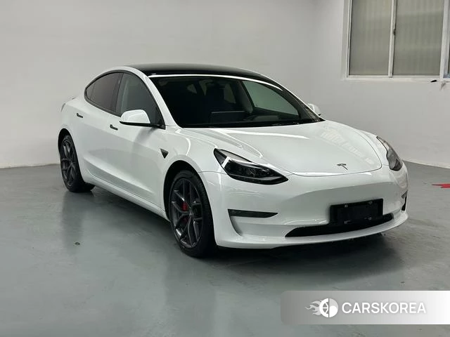 Tesla Model 3 2022 Белый из Китая