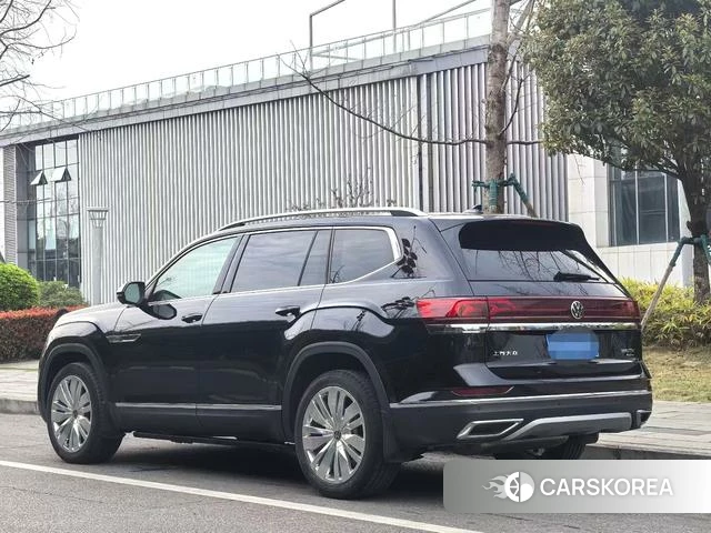 Volkswagen Tourang 2023 Черный из Китая