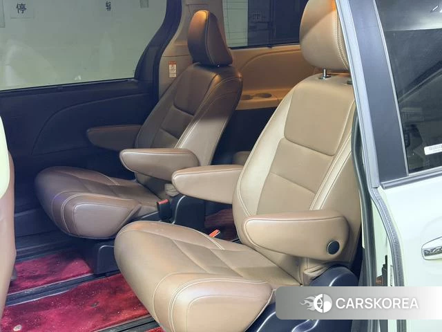 Toyota Sienta 2022 Белый из Китая