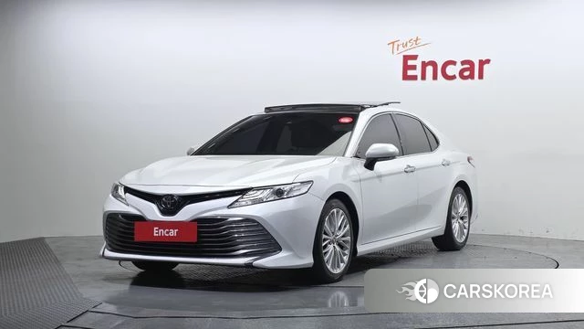 Toyota Camry (XV70) 2019 Белый из Кореи