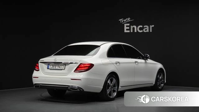 Mercedes-Benz E-Class W213 2019 Белый из Кореи