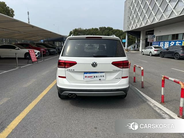 Volkswagen Touran L 2019 Белый из Китая