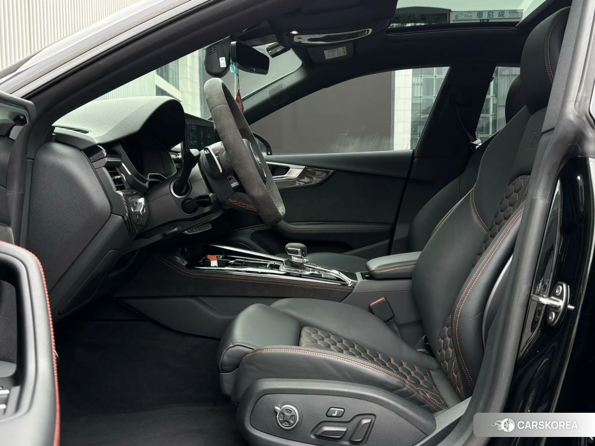 Audi RS 5 2023 Черный из Китая
