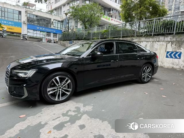 Audi A6L 2022 Черный из Китая