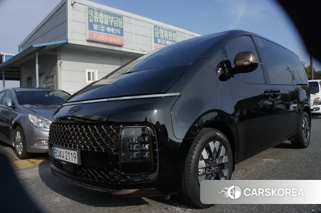 Hyundai Staria 2025 Черный из Кореи