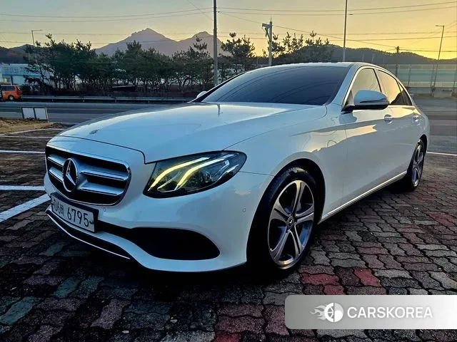 Mercedes-Benz E-Class W213 2019 Белый из Кореи