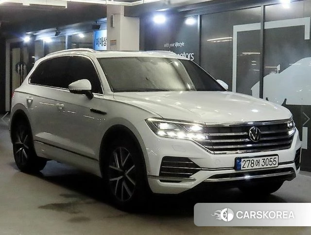 Volkswagen Touareg 3rd generation 2023 Белый из Кореи