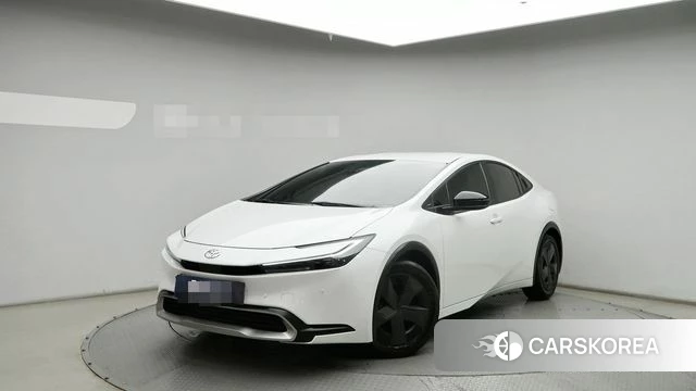 Toyota Prius 5th Generation 2023 Белый из Кореи