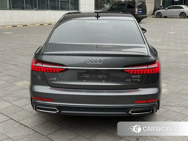 Audi A6L 2020 Темно-серый из Китая