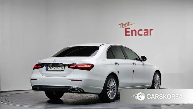 Mercedes-Benz E-Class W213 2021 Белый из Кореи