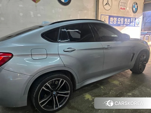 BMW X6M (F16) 2019 Небесно-голубой из Кореи