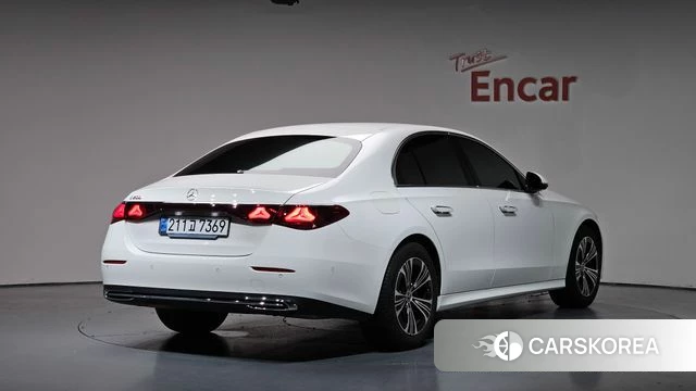 Mercedes-Benz E-Class W214 2024 Белый из Кореи