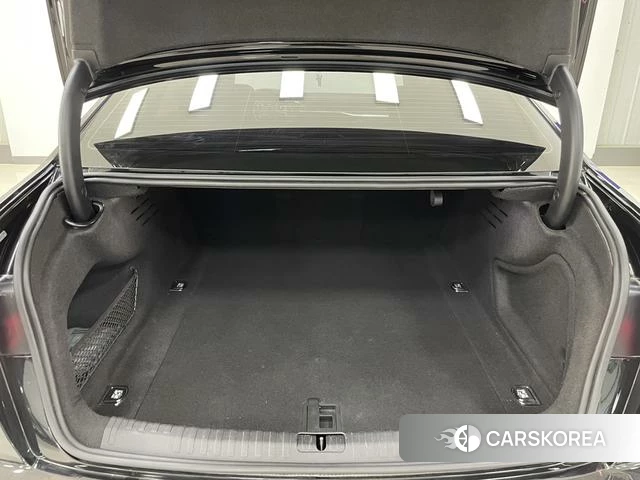 Audi A6L 2021 Черный из Китая