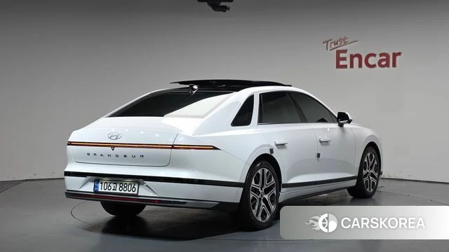 Hyundai Grandeur Hybrid (GN7) 2023 Белый из Кореи