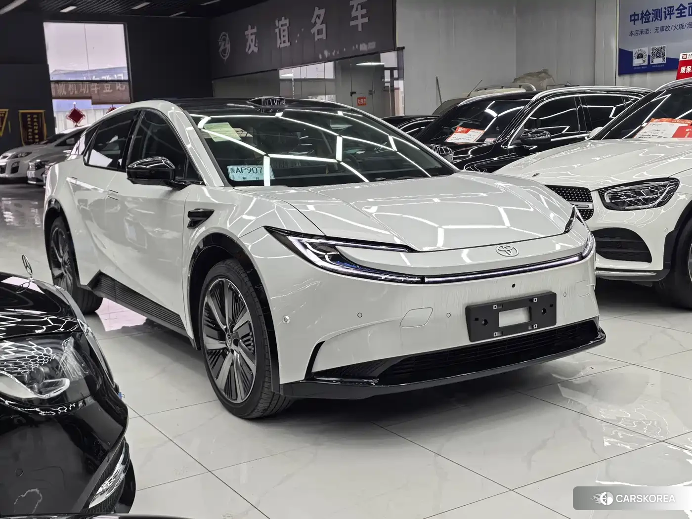 Toyota bZ5 2026 Белый из Китая