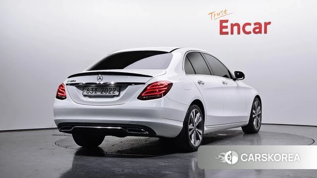 Mercedes-Benz C-Class W205 2018 Белый из Кореи