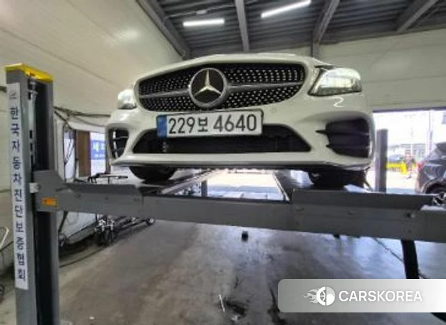 Mercedes-Benz C-Class W205 2021 Белый из Кореи