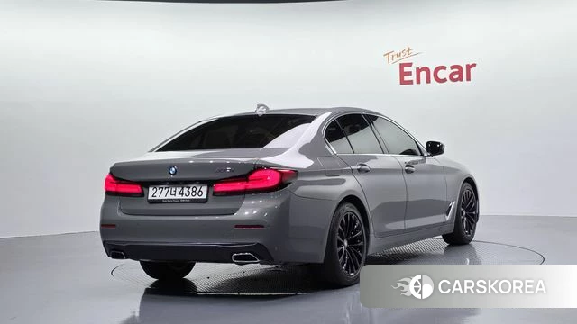 BMW 5 Series (G30) 2021 Серебристо-серый из Кореи