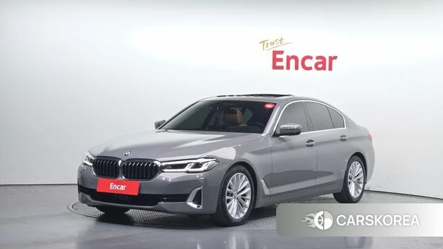 BMW 5 Series (G30) 2022 Серебристо-серый из Кореи