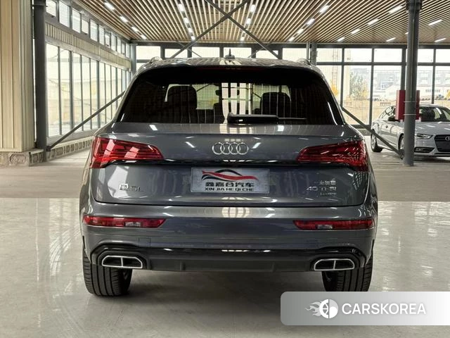 Audi Q5L 2024 Темно-серый из Китая