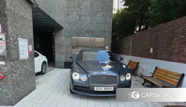 Bentley Flying Spur 2nd Generation 2018 Серый из Кореи