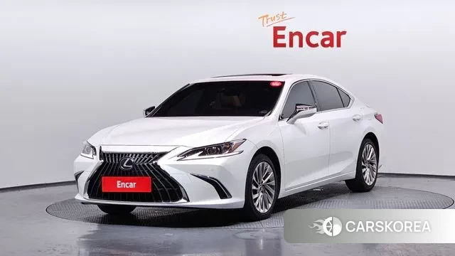 Lexus ES300h 7th generation 2022 Белый из Кореи