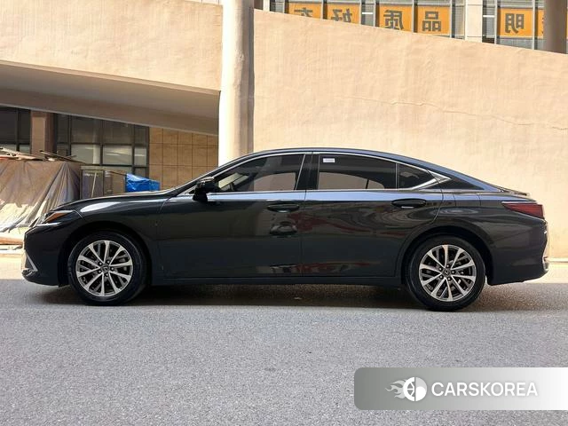 Lexus ES 2024 Черный из Китая