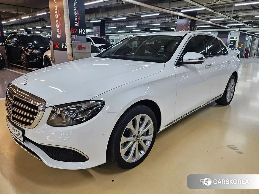 Mercedes-Benz E-Class W213 2018 Белый из Кореи
