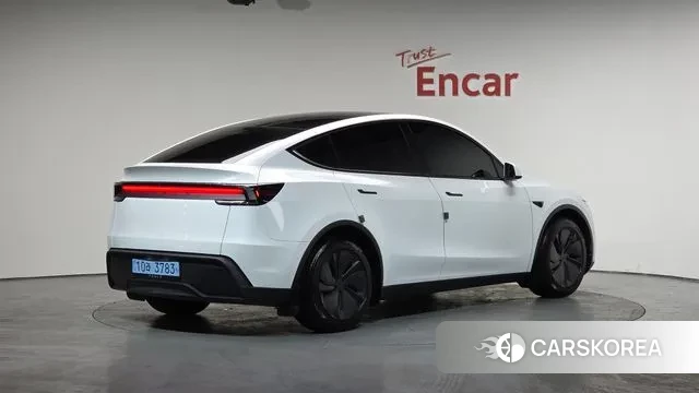 Tesla Model Y 2025 Белый из Кореи