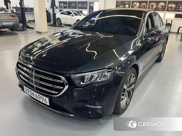 Mercedes-Benz E-Class W214 2024 Серебристо-серый из Кореи