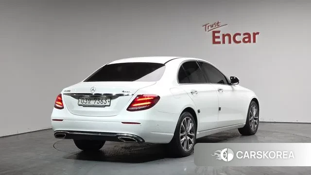 Mercedes-Benz E-Class W213 2019 Белый из Кореи