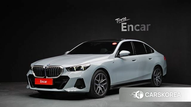 BMW 5 Series (G60) 2024 Светло-серебряный цвет из Кореи