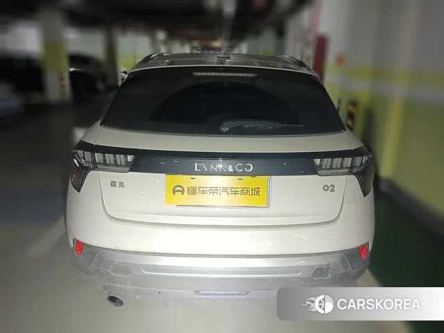 Lynk 02 2018 Белый из Китая