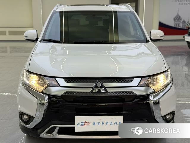 Mitsubishi  Outlander 2021 Белый из Китая
