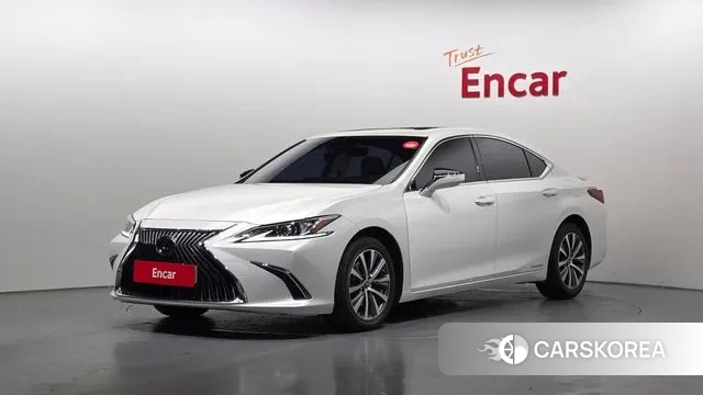 Lexus ES300h 7th generation 2019 Белый из Кореи