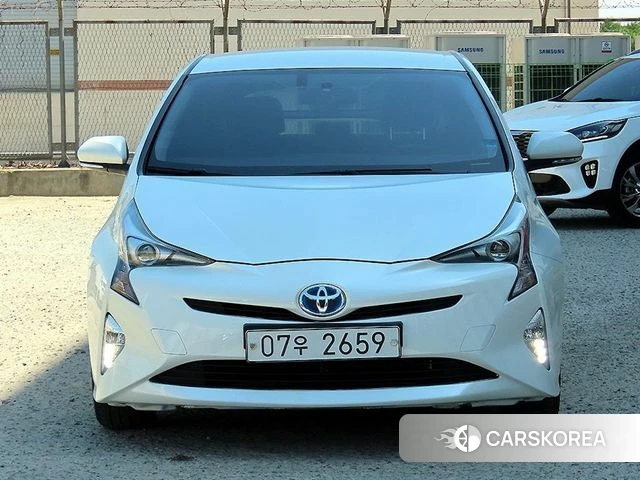 Toyota Prius 4th Generation 2018 Белый из Кореи