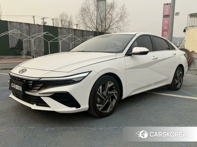 Hyundai Elantra 2023 Белый из Китая