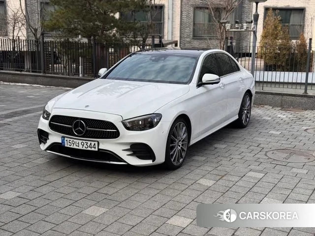 Mercedes-Benz E-Class W213 2022 Белый из Кореи